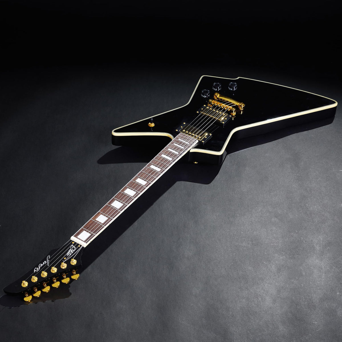 Solid Body Electric Guitar, Mahogany Body, Rosewood Fretboard W835
